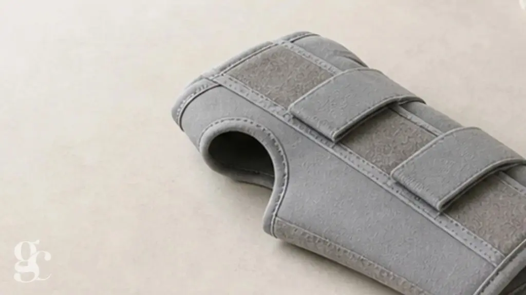 Attelle de poignet après une opération : modèle et réglage